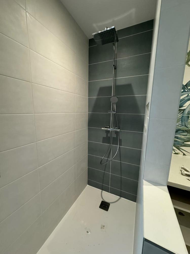 salle-de-bain-douche-italienne-pierrelatte