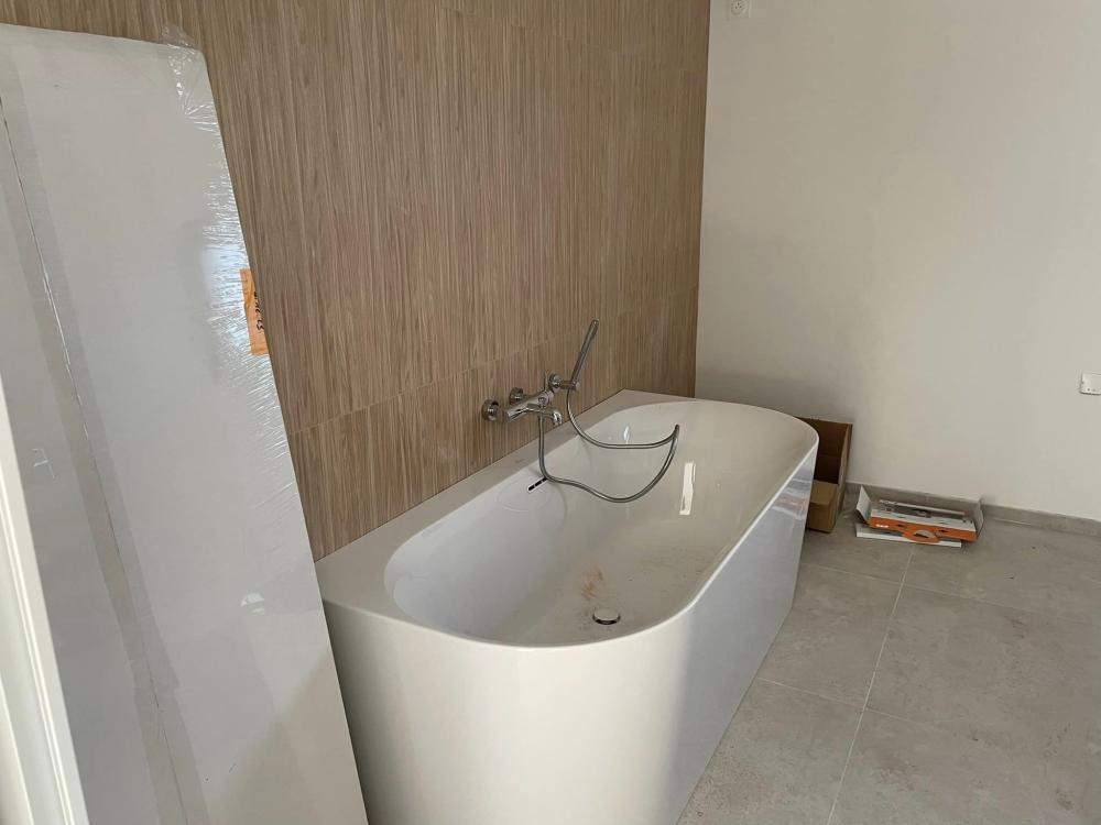 installation-baignoire-salle-de-bain-pierrelatte